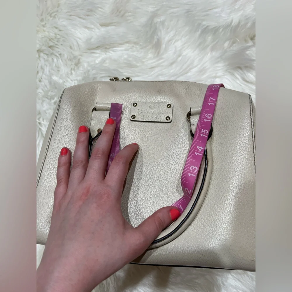 Kate Spade vintage beautiful 100% cow leather off white cream purse satchel